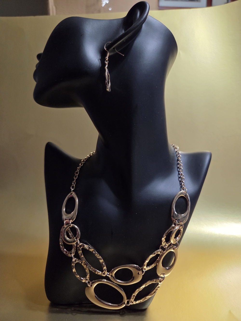 paparazzi Gold-Tone Multi Oval Link Necklace with Drop Earring